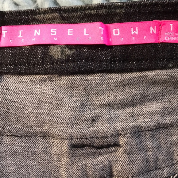 ❗️SOLD❗️Tinsletown Denim Couture shorts - Picture 4 of 8